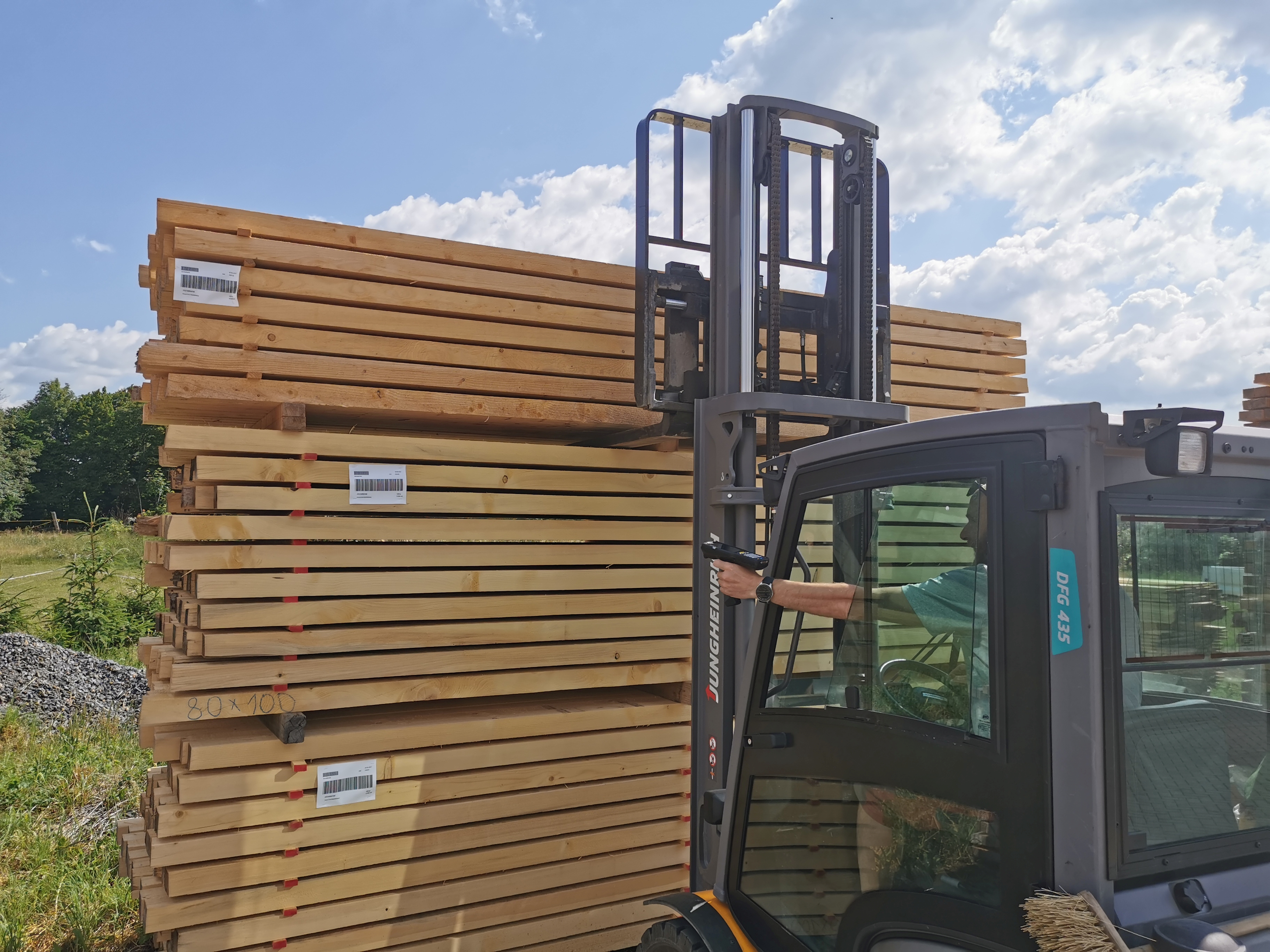 Handling of sawn timber